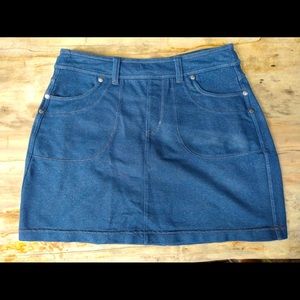 Athlete stretch denim skirt